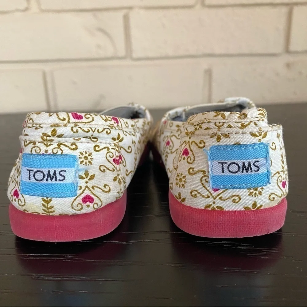 Disney x TOMS It's a Small World Theme Canvas Slip on Shoes Toddlers Sz 7 Youth